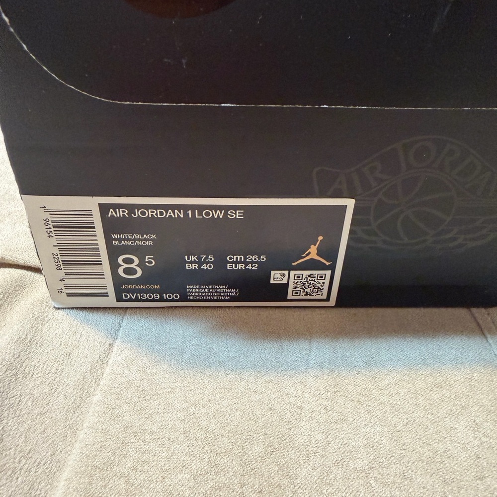 Jordan Black and White Sneakers with Blue Accent - Picture 6 of 6